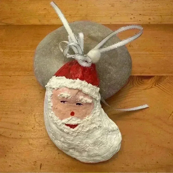 Handmade Santa shell Christmas ornament - Picture 2 of 6